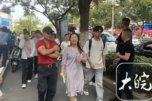 年轻人就是狂！昨日戈贝尔关键罚球时 华子喊话小卡：你老了！